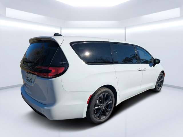 New 2026 Chrysler Pacifica Select FWD image 3