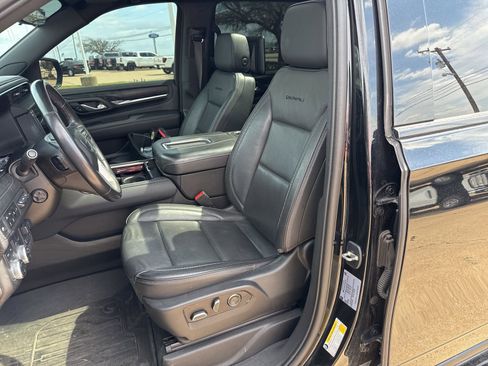 Used 2021 GMC Yukon Denali w/ Denali Ultimate Package image 13