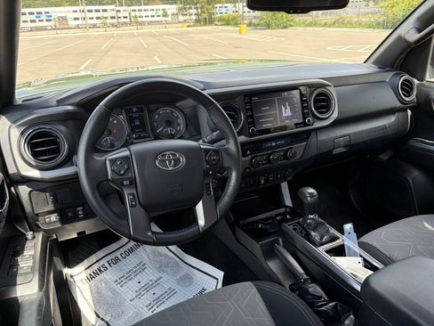 Used 2021 Toyota Tacoma TRD Off-Road w/ Technology Package AWD/4WD image 12