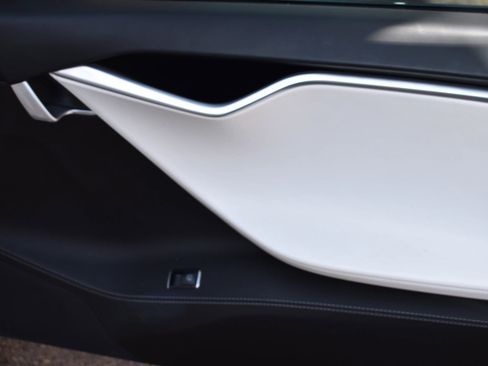 Used 2018 Tesla Model 3 Long Range RWD image 4
