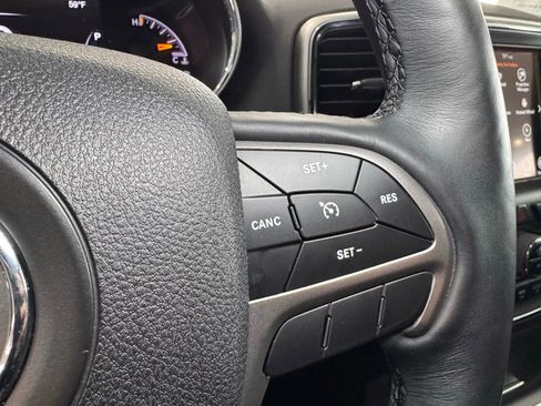 Used 2018 Jeep Grand Cherokee Limited image 25