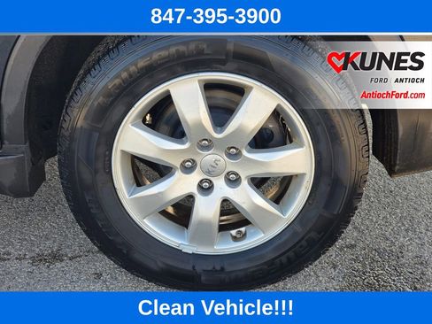 Used 2013 Kia Sorento LX w/ Convenience Pkg image 11