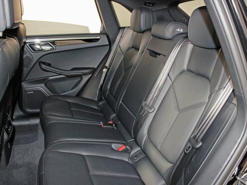 New 2026 Porsche Macan image 34