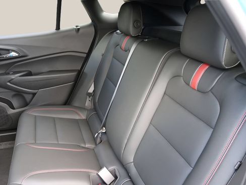 Used 2026 Chevrolet Trax RS w/ Sunroof Package FWD image 17