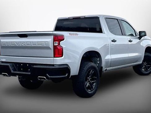 Used 2021 Chevrolet Silverado 1500 Custom Trail Boss w/ LPO, Dark Essentials Package AWD/4WD image 2