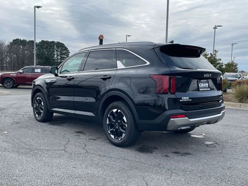 Used 2025 Kia Sorento S image 5