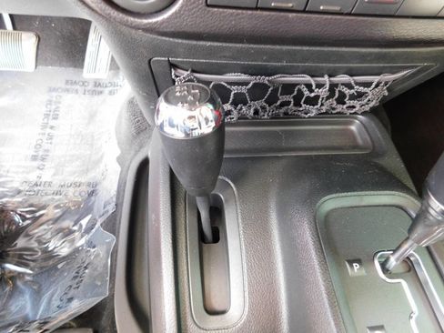 Used 2018 Jeep Wrangler Unlimited Sport image 13