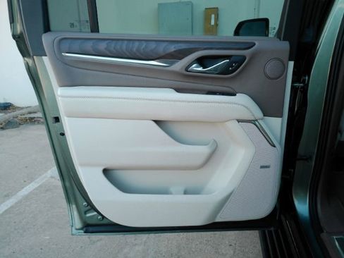 Used 2023 GMC Yukon XL Denali image 16
