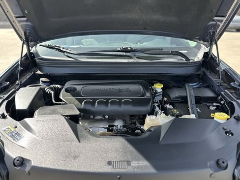 Used 2021 Jeep Cherokee Latitude Plus image 8