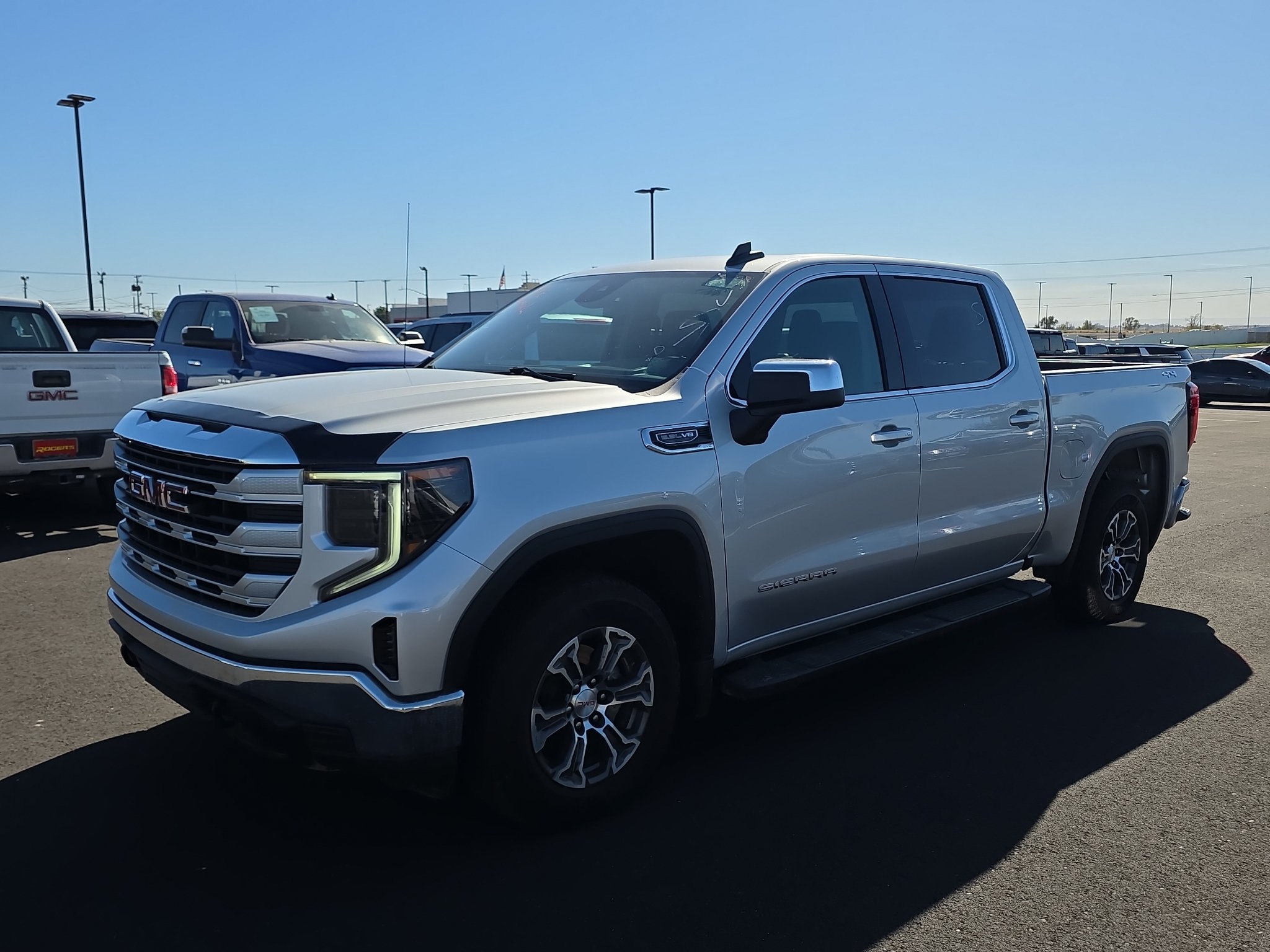 Used 2022 GMC Sierra 1500 SLE AWD/4WD image 3