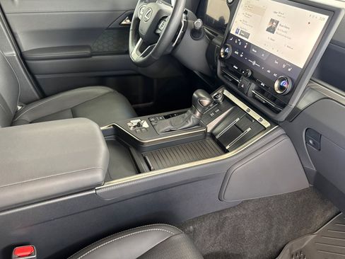 Used 2024 Lexus GX 550 AWD/4WD image 20
