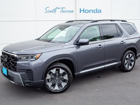 New 2026 Honda Pilot Touring image 2