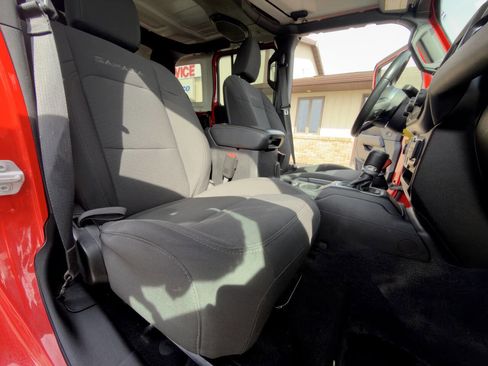 Used 2021 Jeep Wrangler Unlimited Sahara image 14