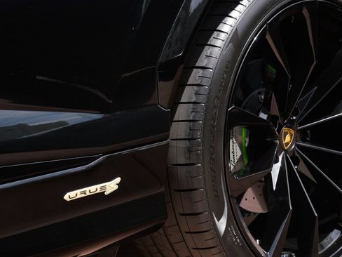Used 2024 Lamborghini Urus S AWD/4WD image 10