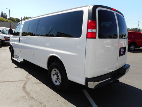 Used 2017 Chevrolet Express 3500 LT w/ LT Preferred Equipment Group RWD image 7