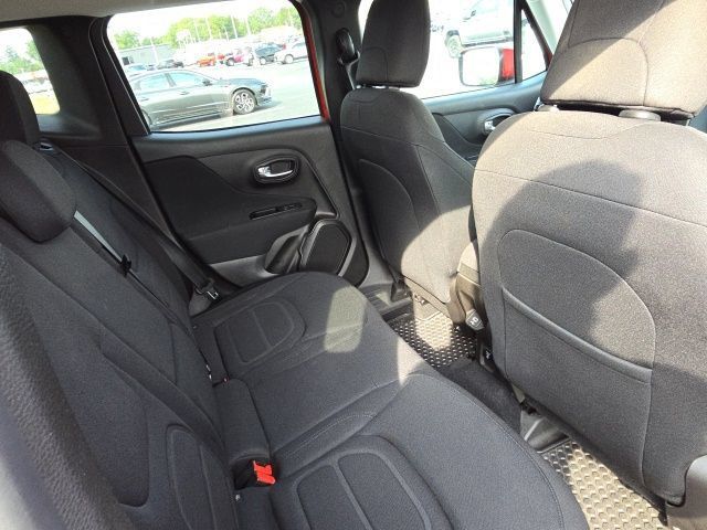 Used 2020 Jeep Renegade Latitude w/ Cold Weather Group FWD image 12