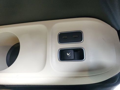 Used 2022 Mercedes-Benz GLS 450 4MATIC image 18