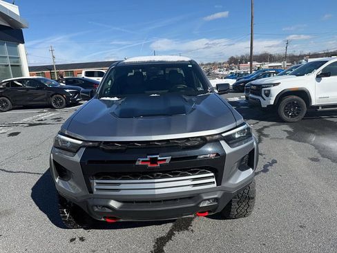 Used 2025 Chevrolet Colorado ZR2 w/ Technology Package image 8