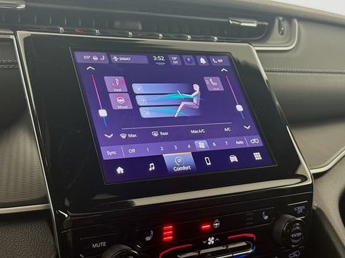 New 2025 Jeep Grand Cherokee Laredo X w/ Luxury Tech Group I AWD/4WD image 15