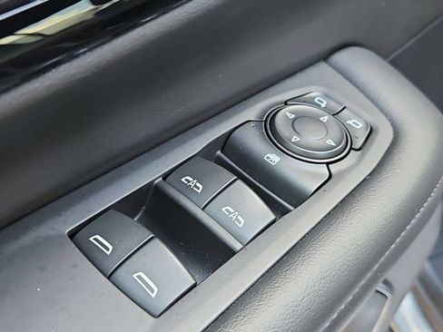 Used 2025 Chevrolet Suburban Z71 AWD/4WD image 24