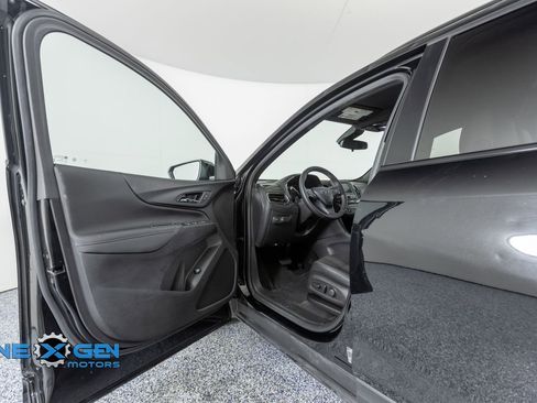 Used 2023 Chevrolet Equinox RS FWD image 9