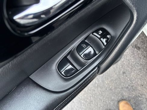 Used 2021 Nissan Rogue Sport SV image 16