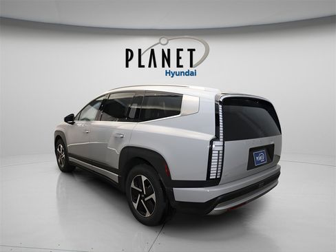 New 2026 Hyundai Ioniq 9 SE image 3