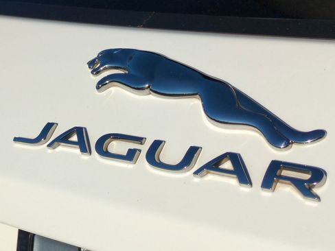 Used 2020 Jaguar E-PACE SE image 9