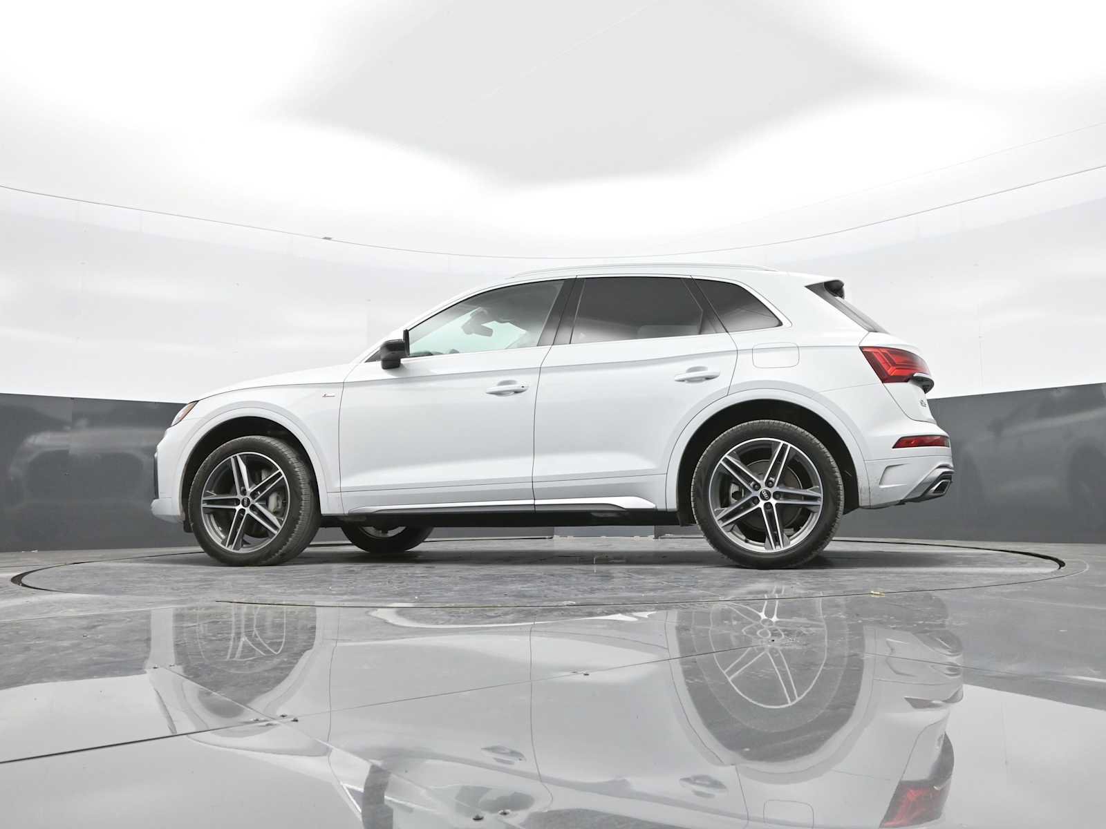 Used 2021 Audi Q5 e Premium Plus AWD/4WD image 36
