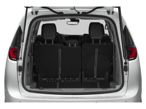 Certified 2024 Chrysler Pacifica Touring-L image 11