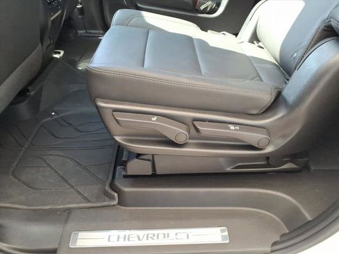Used 2024 Chevrolet Suburban Z71 w/ Luxury Package AWD/4WD image 9