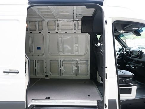 Used 2025 Mercedes-Benz Sprinter 2500 image 23