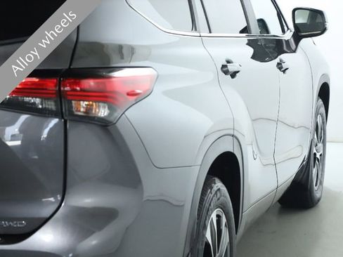 Used 2023 Toyota Highlander Limited image 15