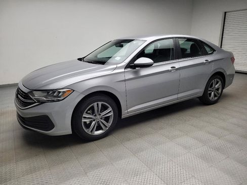 Used 2024 Volkswagen Jetta SE FWD image 2