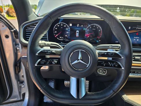 Used 2024 Mercedes-Benz GLS 450 4MATIC image 13