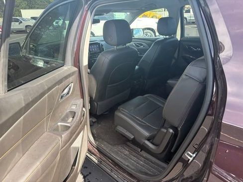 Used 2021 Chevrolet Traverse LT FWD image 13