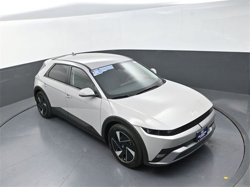 New 2025 Hyundai Ioniq 5 SE image 21