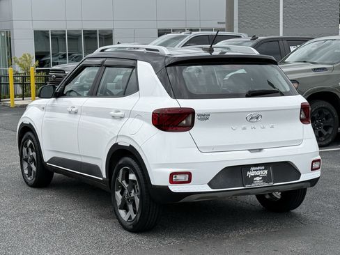 Used 2024 Hyundai Venue Limited FWD image 8