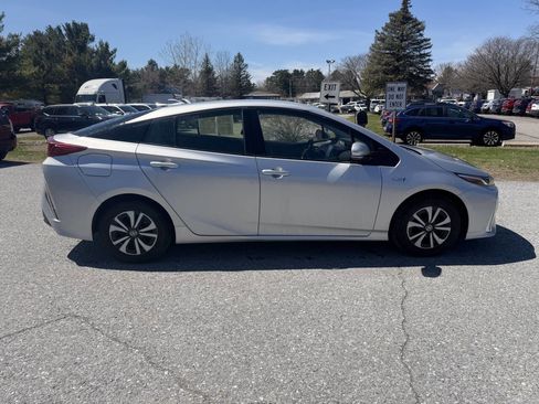 Used 2017 Toyota Prius Prime Premium FWD image 6