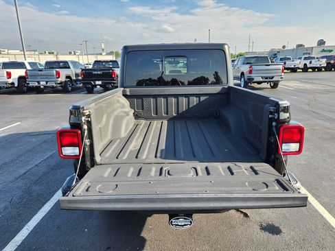 Used 2022 Jeep Gladiator Sport AWD/4WD image 10