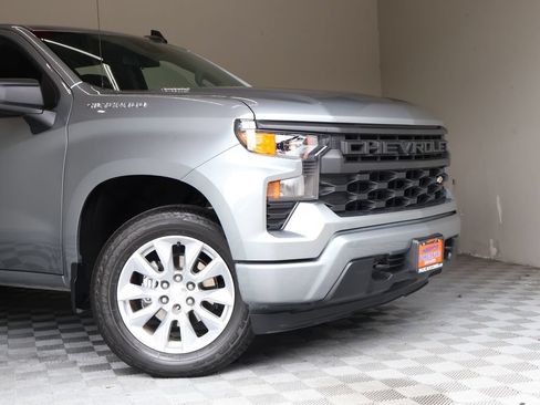 Used 2025 Chevrolet Silverado 1500 Custom RWD image 3
