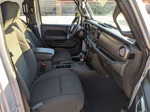 Used 2022 Jeep Wrangler Unlimited Sport image 23