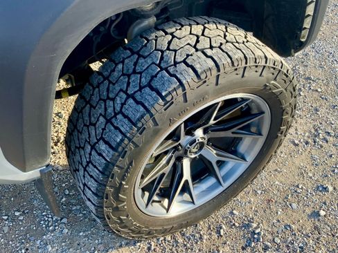 Used 2024 Toyota Tacoma TRD Off-Road image 19