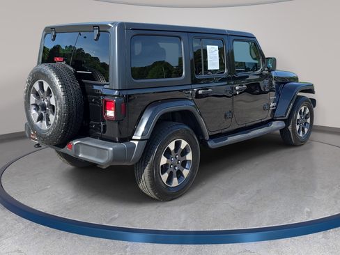 Used 2018 Jeep Wrangler Unlimited Sahara image 5