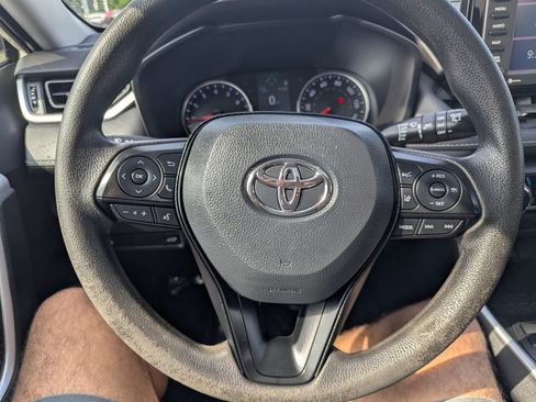Used 2022 Toyota RAV4 XLE w/ Convenience Package FWD image 25
