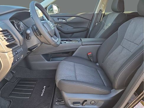 Used 2025 Nissan Rogue SV FWD image 19