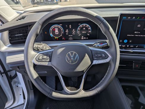 New 2026 Volkswagen Tiguan SE image 13