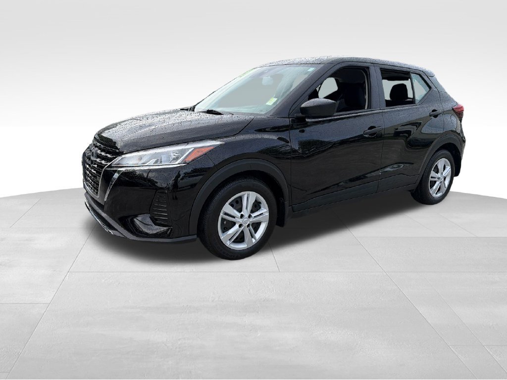 Used 2025 Nissan Kicks Play S FWD image 3
