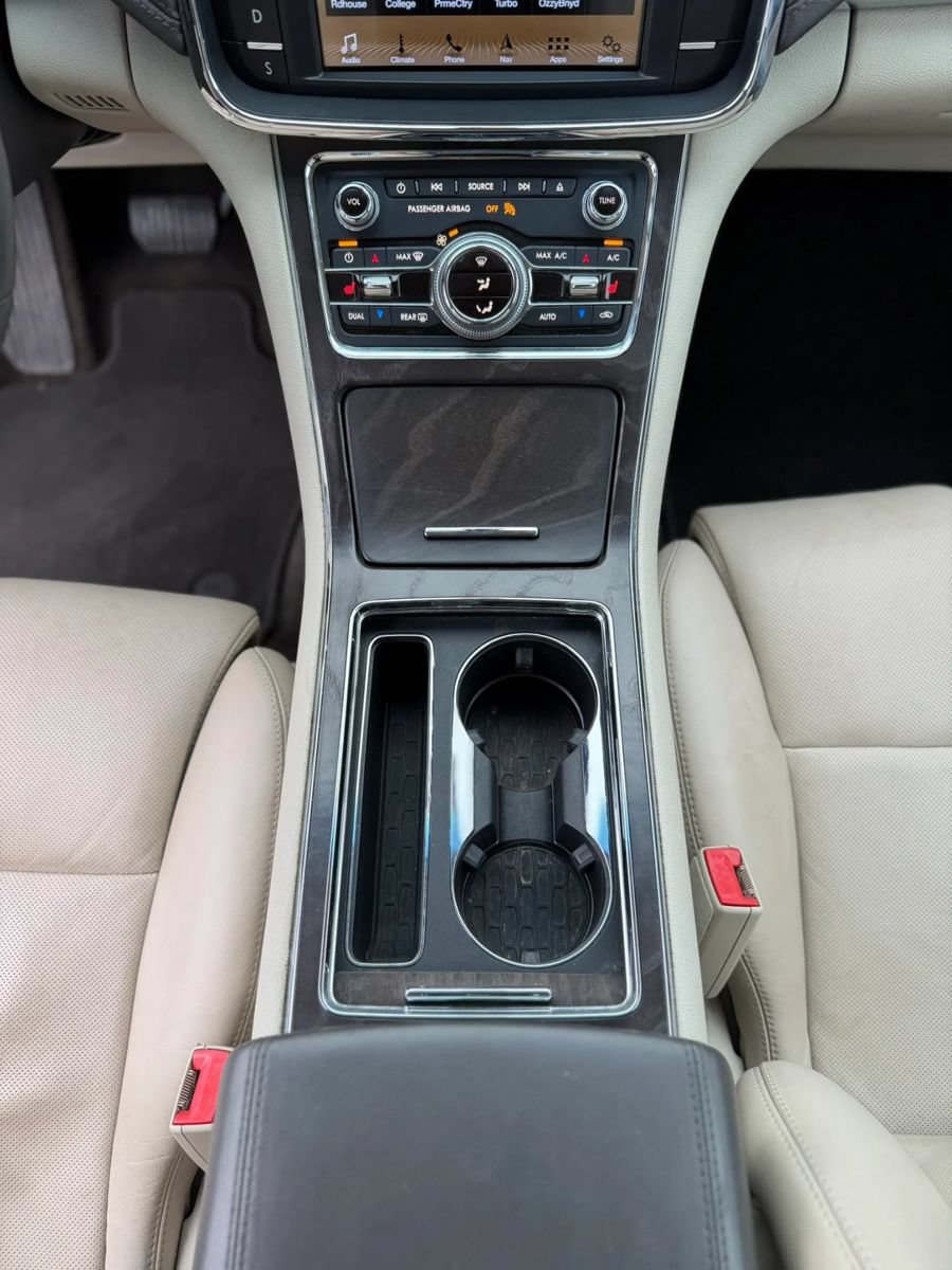 Used 2017 Lincoln Continental Select FWD image 17
