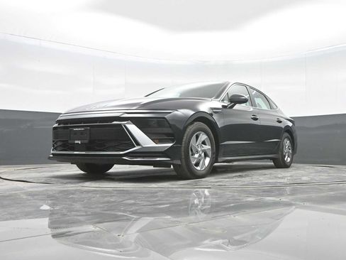 Used 2025 Hyundai Sonata SE FWD image 33
